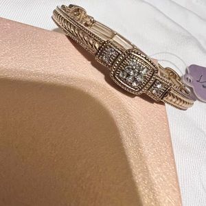 Lovely Fashion Bracelet comes in a gift box